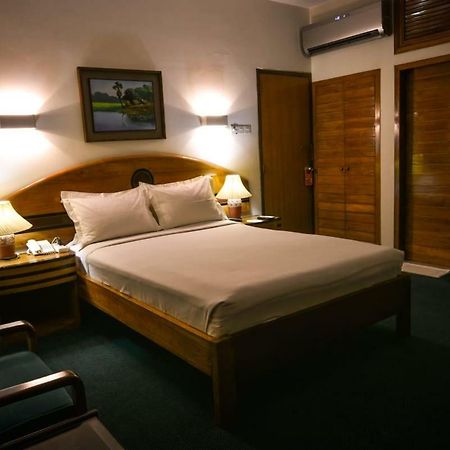 White House Hotel - City Center Дака Екстериор снимка