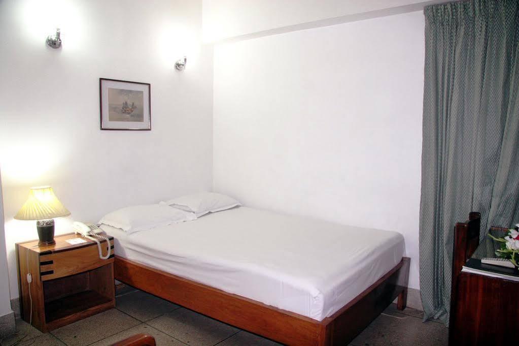 White House Hotel - City Center Дака Екстериор снимка