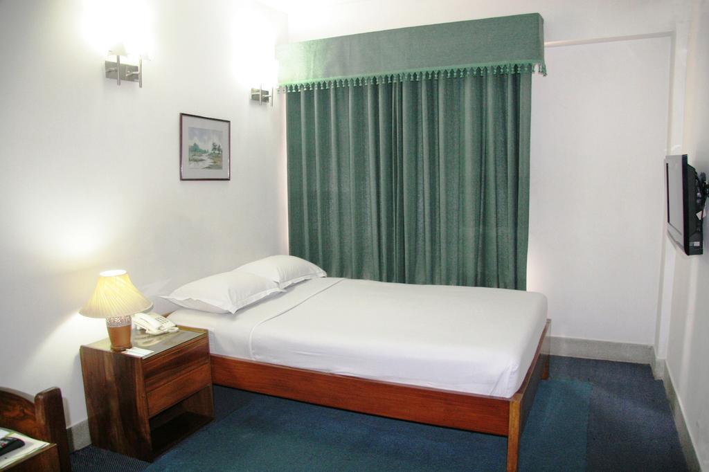 White House Hotel - City Center Дака Екстериор снимка