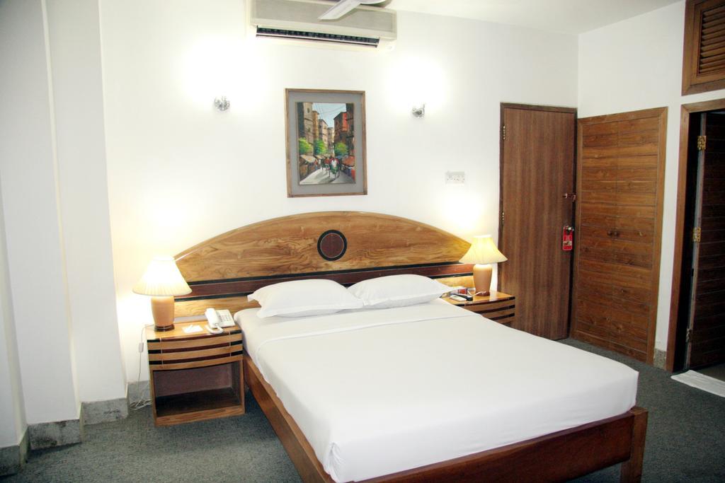 White House Hotel - City Center Дака Екстериор снимка