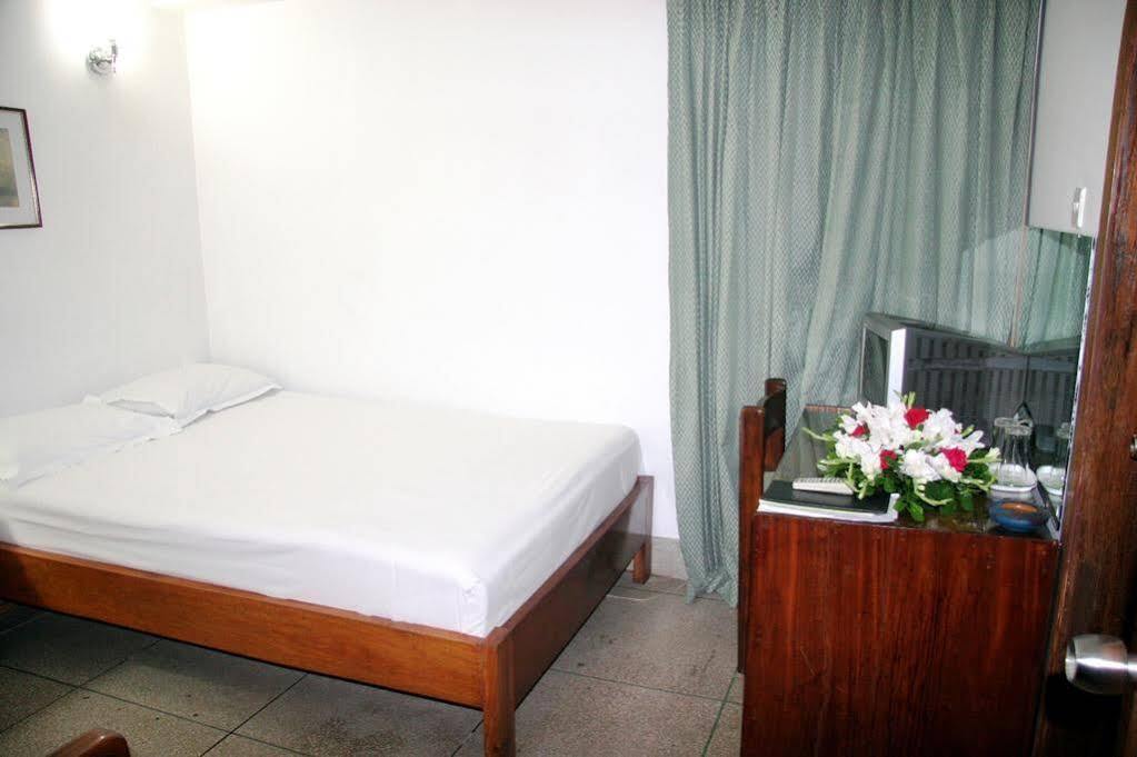 White House Hotel - City Center Дака Екстериор снимка